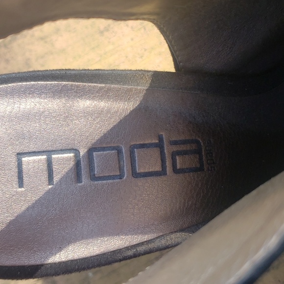 Black suede heels, size 7. - Picture 4 of 5